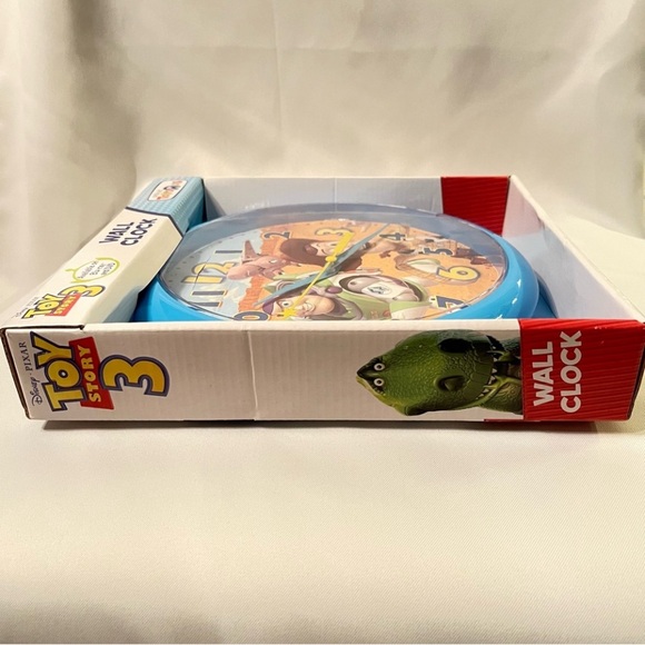 Disney Pixar Toy Story 3 Wall Clock Round 10” Woody Buzz & Hamm BNIB New in Box - Picture 8 of 14